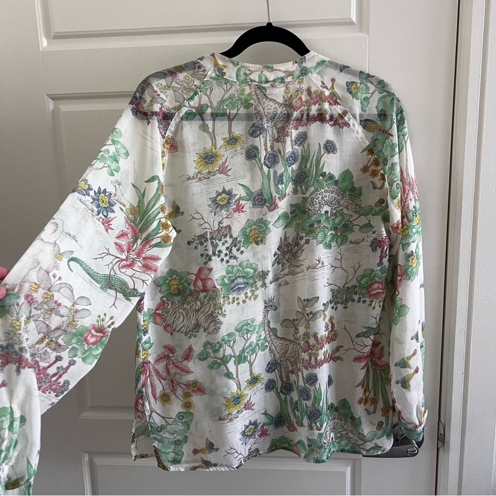 Neiman Marcus chinoiserie Button Down Blouse - Picture 2 of 8